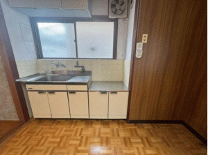 川西市南花屋敷、中古一戸建てのキッチン画像です