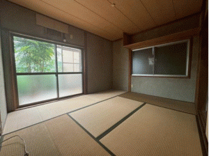 川西市南花屋敷、中古一戸建ての寝室画像です