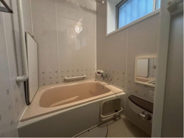 川西市南花屋敷、中古一戸建ての風呂画像です