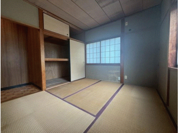 川西市南花屋敷、中古一戸建ての寝室画像です