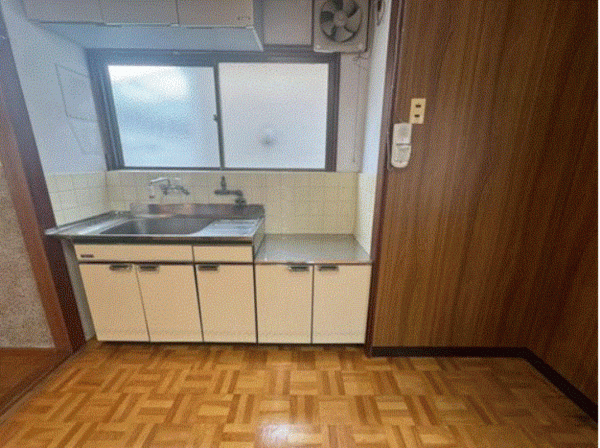 川西市南花屋敷、中古一戸建てのキッチン画像です