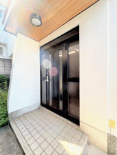 川西市矢問、中古一戸建ての玄関画像です