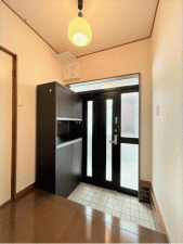 川西市矢問、中古一戸建ての玄関画像です