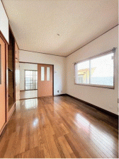 川西市矢問、中古一戸建ての居間画像です