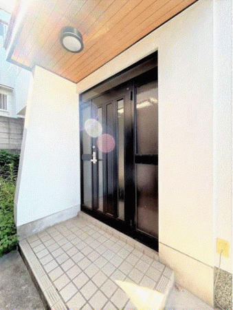 川西市矢問、中古一戸建ての玄関画像です