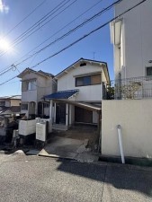 川西市萩原、中古一戸建ての外観画像です