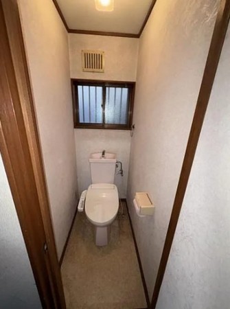 川西市萩原、中古一戸建てのトイレ画像です
