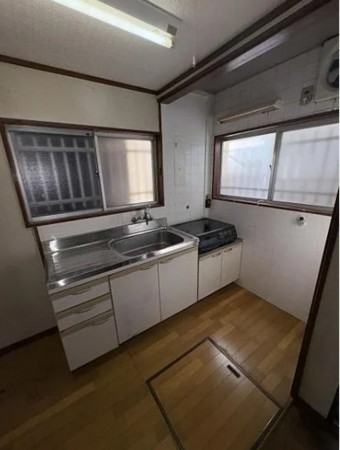 川西市萩原、中古一戸建てのキッチン画像です