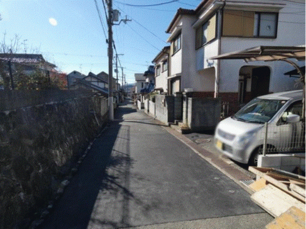 川西市山下町、新築一戸建ての前面道路を含む現地写真画像です