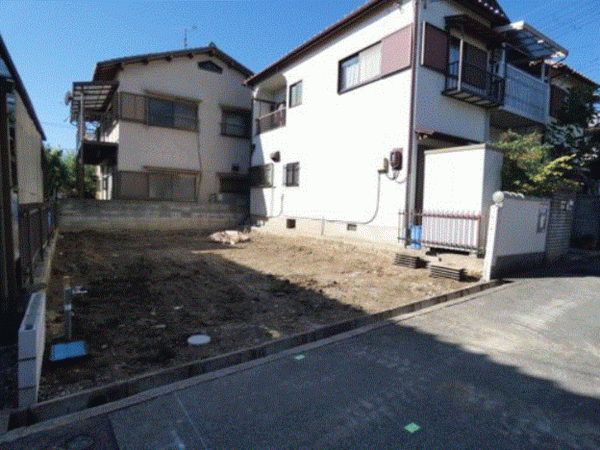 川西市山下町、新築一戸建ての前面道路を含む現地写真画像です