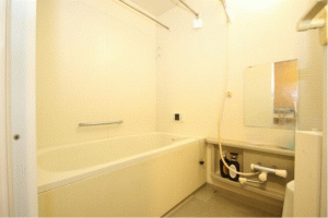 川西市丸山台、マンションの風呂画像です