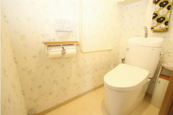 川西市丸山台、マンションのトイレ画像です