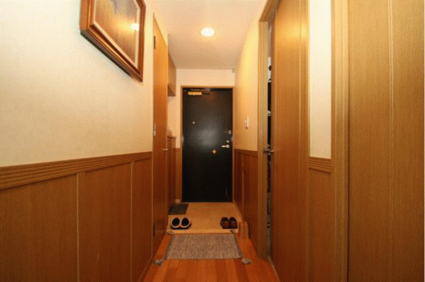 川西市丸山台、マンションの玄関画像です