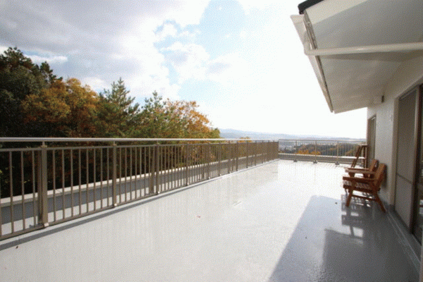 川西市丸山台、マンションのバルコニー画像です