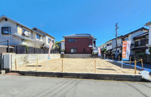 川西市緑が丘、土地の前面道路を含む現地写真画像です