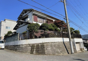 川西市萩原台、中古一戸建ての外観画像です