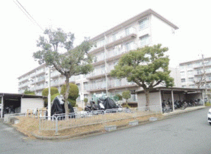川西市清和台、マンションの外観画像です
