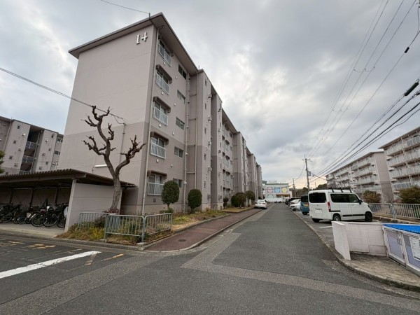 川西市清和台、マンションの外観画像です