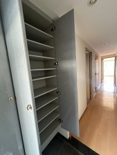 川西市花屋敷、マンションの玄関画像です