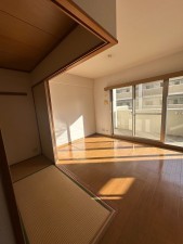 川西市花屋敷、マンションの居間画像です