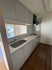 川西市花屋敷、マンションのキッチン画像です