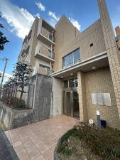 川西市花屋敷、マンションの外観画像です