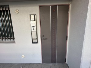 川西市花屋敷、マンションの玄関画像です