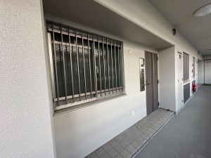 川西市花屋敷、マンションの玄関画像です
