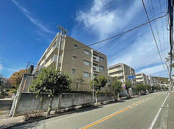 川西市花屋敷、マンションの画像です