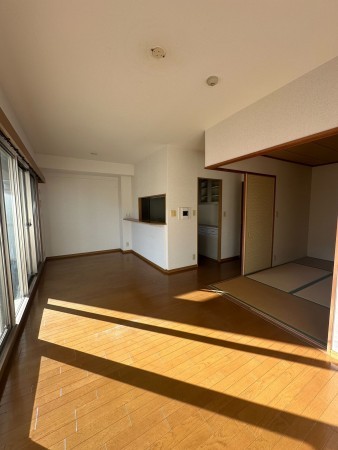 川西市花屋敷、マンションの居間画像です