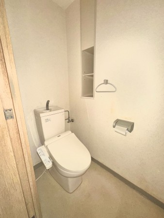 川西市花屋敷、マンションのトイレ画像です