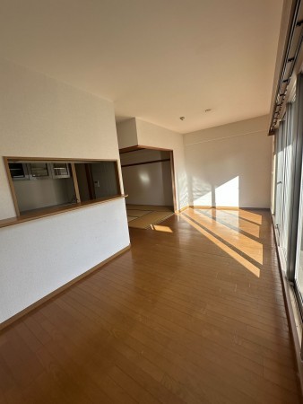 川西市花屋敷、マンションの居間画像です