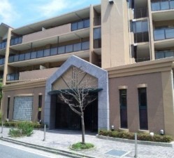 川西市けやき坂、マンションの画像です