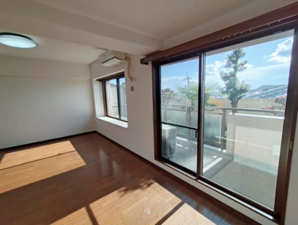 川西市寺畑、マンションの画像です