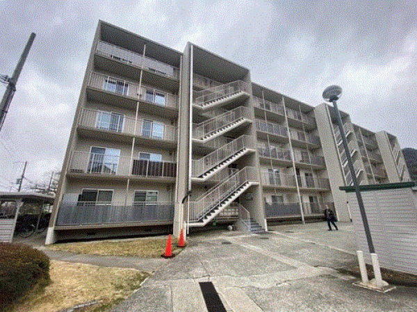 川西市清和台、マンションの画像です