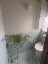川西市大和、中古一戸建てのトイレ画像です