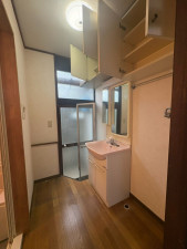 川西市大和、中古一戸建ての洗面画像です