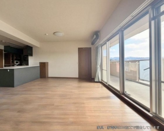 川西市見野、マンションの内装画像です