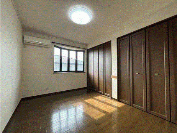 川西市緑が丘、中古一戸建ての画像です