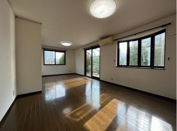 川西市緑が丘、中古一戸建ての画像です