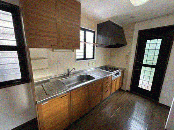 川西市緑が丘、中古一戸建ての画像です