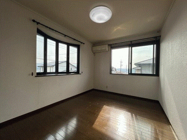 川西市緑が丘、中古一戸建ての画像です