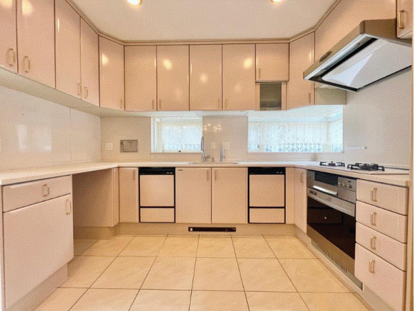 川西市湯山台、中古一戸建ての画像です