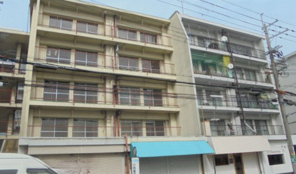 川西市花屋敷、マンションの画像です