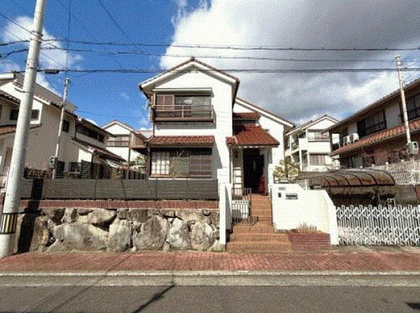 川西市緑台、中古一戸建ての画像です