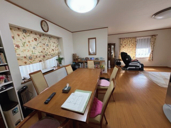 川西市美山台、中古一戸建ての画像です