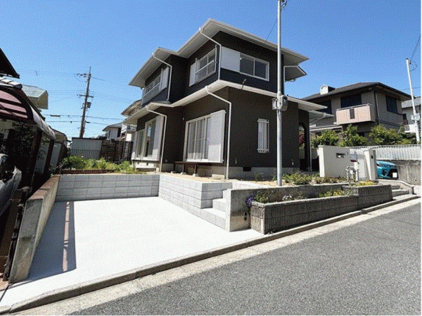 川西市美山台、中古一戸建ての画像です