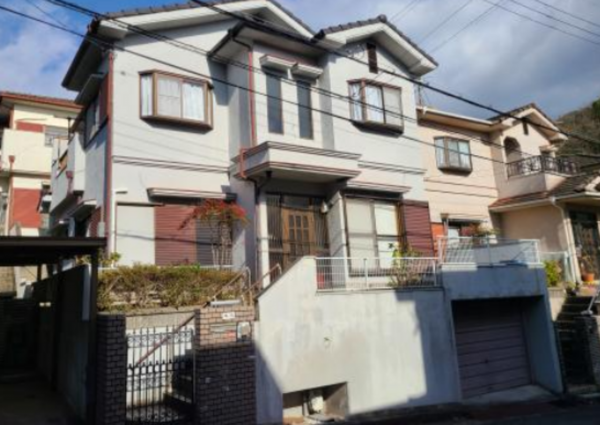 川西市向陽台、中古一戸建ての外観画像です