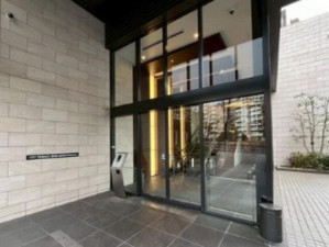 豊中市新千里南町、マンションのエントランス画像です