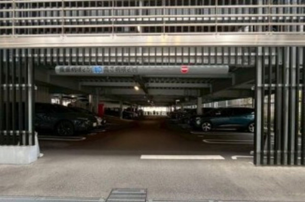 豊中市新千里南町、マンションの駐車場画像です